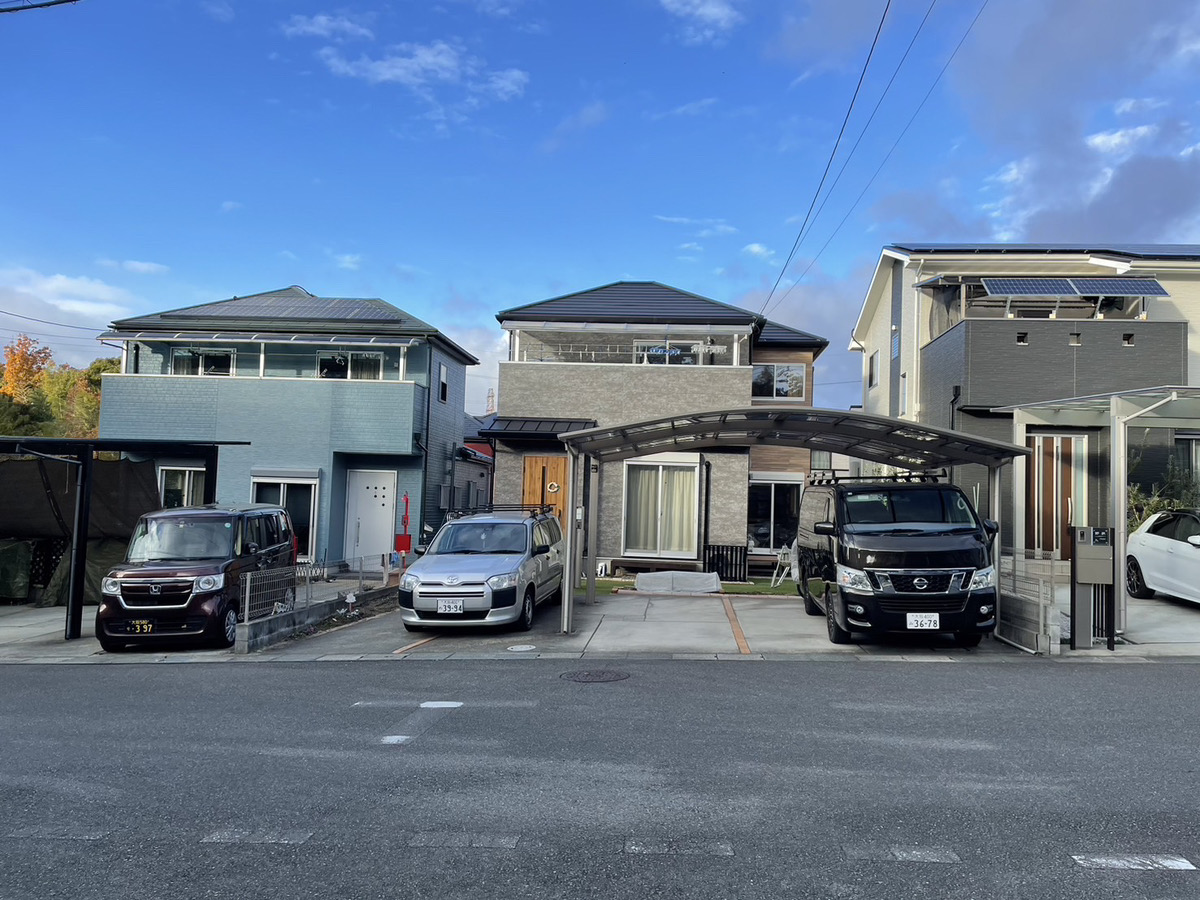 新規リフォーム完工物件　茨木市　S様邸  屋根カバー　外壁サイディング貼り替え　玄関ドア交換　工事  11月完工