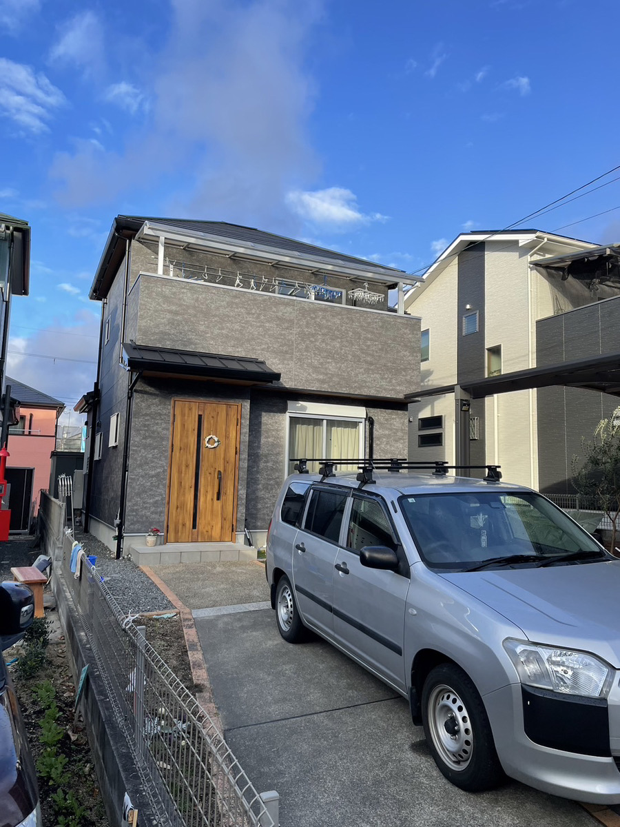 新規リフォーム完工物件　茨木市　S様邸  屋根カバー　外壁サイディング貼り替え　玄関ドア交換　工事  11月完工